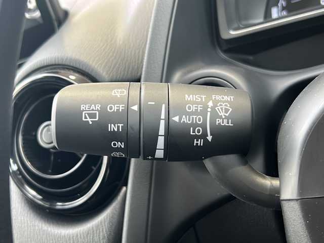 マツダ マツダ２ 15S スマートエディション 静岡県 2022(令4)年 0.7万km ソウルレッドクリスタルM 純正SDナビ/・CD/・DVD/。USB/・Bluetooth/・フルセグTV/・AM/・FM/主要装備/・アラウンドビューモニター/・衝突軽減/・BSM/・レーンキープ/・ETC/・ドラレコ前後/・MTモード付/・純正フロアマット/。オートライト/・オートハイビーム