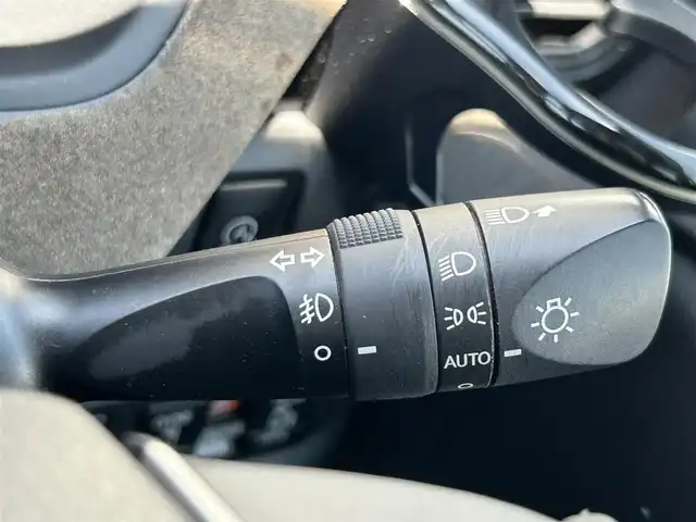 トヨタ ヴォクシー ZS 熊本県 2018(平30)年 6.9万km ホワイトパールクリスタルシャイン 社外SDナビ（ALPINE）/・AM/FM/CD/DVD/SD/AUX/USB/BT/・フルセグTV/バックカメラ/トヨタセーフティセンス/・プリクラッシュセーフティシステム/・レーンディパーチャーアラート/・先行車発進お知らせ機能/・オートマチックハイビーム/・トラクションコントロールシステム/革巻きステアリング/・ステアリングリモコン/ビルトインETC/ドライブレコーダー/オートライト/・LEDライト/・フォグライト/電動格納ミラー/・ウィンカーミラー/・ドアミラーバイザー/ドアバイザー/純正アルミホイール/社外フロアマット/スマートキー