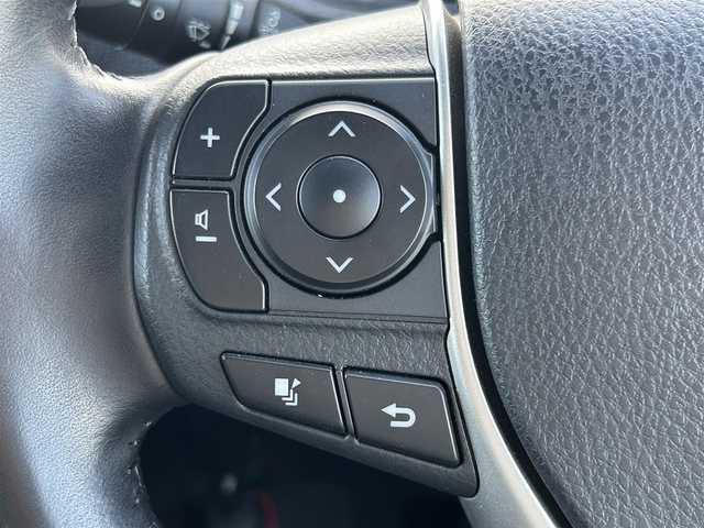 トヨタ ヴォクシー ZS 熊本県 2018(平30)年 6.9万km ホワイトパールクリスタルシャイン 社外SDナビ（ALPINE）/・AM/FM/CD/DVD/SD/AUX/USB/BT/・フルセグTV/バックカメラ/トヨタセーフティセンス/・プリクラッシュセーフティシステム/・レーンディパーチャーアラート/・先行車発進お知らせ機能/・オートマチックハイビーム/・トラクションコントロールシステム/革巻きステアリング/・ステアリングリモコン/ビルトインETC/ドライブレコーダー/オートライト/・LEDライト/・フォグライト/電動格納ミラー/・ウィンカーミラー/・ドアミラーバイザー/ドアバイザー/純正アルミホイール/社外フロアマット/スマートキー