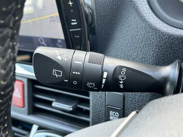 トヨタ ヴォクシー ZS 熊本県 2018(平30)年 6.9万km ホワイトパールクリスタルシャイン 社外SDナビ（ALPINE）/・AM/FM/CD/DVD/SD/AUX/USB/BT/・フルセグTV/バックカメラ/トヨタセーフティセンス/・プリクラッシュセーフティシステム/・レーンディパーチャーアラート/・先行車発進お知らせ機能/・オートマチックハイビーム/・トラクションコントロールシステム/革巻きステアリング/・ステアリングリモコン/ビルトインETC/ドライブレコーダー/オートライト/・LEDライト/・フォグライト/電動格納ミラー/・ウィンカーミラー/・ドアミラーバイザー/ドアバイザー/純正アルミホイール/社外フロアマット/スマートキー