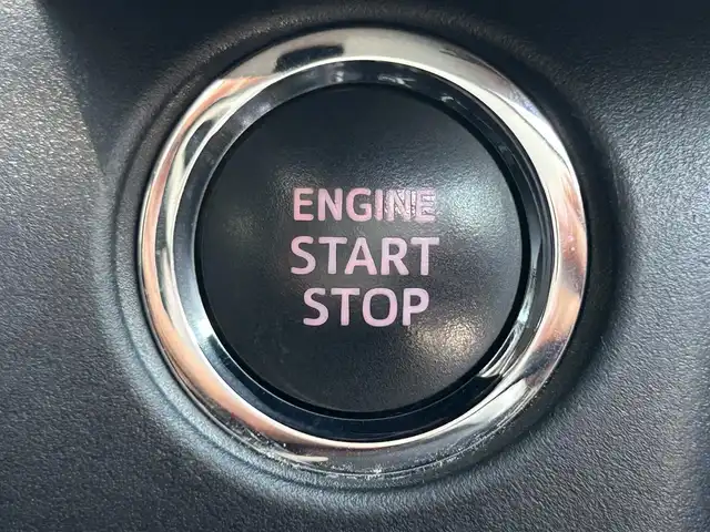 トヨタ ヴォクシー ZS 熊本県 2018(平30)年 6.9万km ホワイトパールクリスタルシャイン 社外SDナビ（ALPINE）/・AM/FM/CD/DVD/SD/AUX/USB/BT/・フルセグTV/バックカメラ/トヨタセーフティセンス/・プリクラッシュセーフティシステム/・レーンディパーチャーアラート/・先行車発進お知らせ機能/・オートマチックハイビーム/・トラクションコントロールシステム/革巻きステアリング/・ステアリングリモコン/ビルトインETC/ドライブレコーダー/オートライト/・LEDライト/・フォグライト/電動格納ミラー/・ウィンカーミラー/・ドアミラーバイザー/ドアバイザー/純正アルミホイール/社外フロアマット/スマートキー