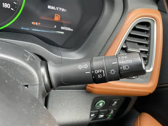 ホンダ ヴェゼル ハイブリッド Z ホンダセンシング 千葉県 2016(平28)年 4.8万km モルフォブルーP ホンダセンシング/・衝突軽減ブレーキ/レーンキープアシスト/・レーダークルーズコントロール/オートハイビーム/・クリアランスソナー/純正メモリナビ(VXM-164VFi)/・フルセグ/BT/DVD/CD/USB/バックカメラ/ステアリングスイッチ/ETC/ハーフレザーシート/シートヒーター(D/N席)/LEDヘッドライト/オートライト/フォグライト/スマートキー/プッシュスタート/ルーフレール/17インチAW/純正フロアマット