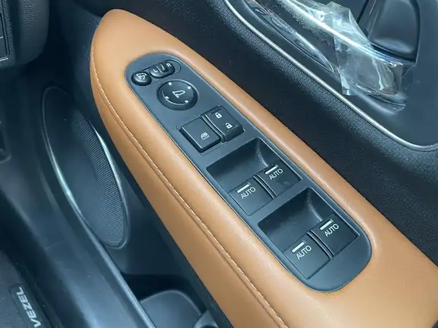 ホンダ ヴェゼル ハイブリッド Z ホンダセンシング 千葉県 2016(平28)年 4.8万km モルフォブルーP ホンダセンシング/・衝突軽減ブレーキ/レーンキープアシスト/・レーダークルーズコントロール/オートハイビーム/・クリアランスソナー/純正メモリナビ(VXM-164VFi)/・フルセグ/BT/DVD/CD/USB/バックカメラ/ステアリングスイッチ/ETC/ハーフレザーシート/シートヒーター(D/N席)/LEDヘッドライト/オートライト/フォグライト/スマートキー/プッシュスタート/ルーフレール/17インチAW/純正フロアマット