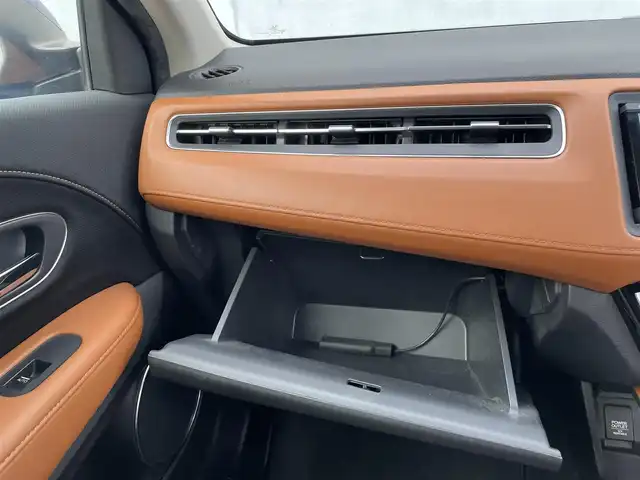 ホンダ ヴェゼル ハイブリッド Z ホンダセンシング 千葉県 2016(平28)年 4.8万km モルフォブルーP ホンダセンシング/・衝突軽減ブレーキ/レーンキープアシスト/・レーダークルーズコントロール/オートハイビーム/・クリアランスソナー/純正メモリナビ(VXM-164VFi)/・フルセグ/BT/DVD/CD/USB/バックカメラ/ステアリングスイッチ/ETC/ハーフレザーシート/シートヒーター(D/N席)/LEDヘッドライト/オートライト/フォグライト/スマートキー/プッシュスタート/ルーフレール/17インチAW/純正フロアマット