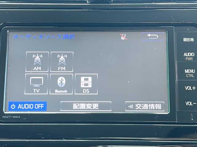 トヨタ プリウス S 茨城県 2016(平28)年 14.2万km ホワイトパールクリスタルシャイン 横滑り防止装置/レーンキープアシスト/盗難防止装置/オートライト/オートマチックハイビーム/LEDヘッドライト/Bluetooth/ETC/バックカメラ/フルセグTV/7インチ純正SDナビ/スマートキー/冷房AAC/スペアキー/クルーズコントロール/純正フロアマット/15インチ純正アルミホイール