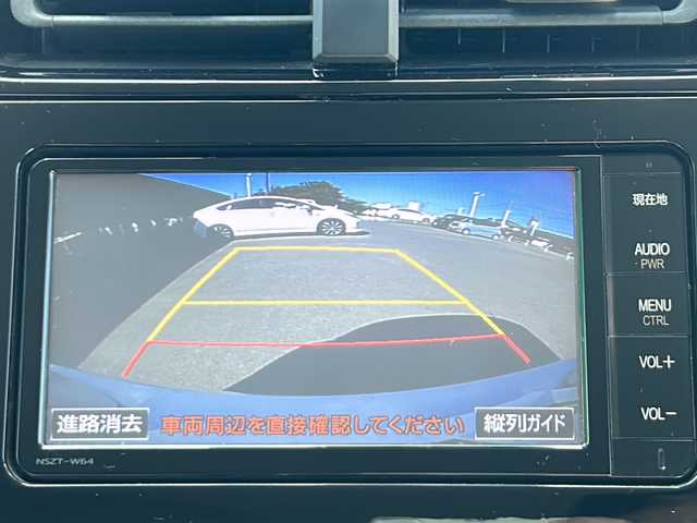 トヨタ プリウス S 茨城県 2016(平28)年 14.2万km ホワイトパールクリスタルシャイン 横滑り防止装置/レーンキープアシスト/盗難防止装置/オートライト/オートマチックハイビーム/LEDヘッドライト/Bluetooth/ETC/バックカメラ/フルセグTV/7インチ純正SDナビ/スマートキー/冷房AAC/スペアキー/クルーズコントロール/純正フロアマット/15インチ純正アルミホイール