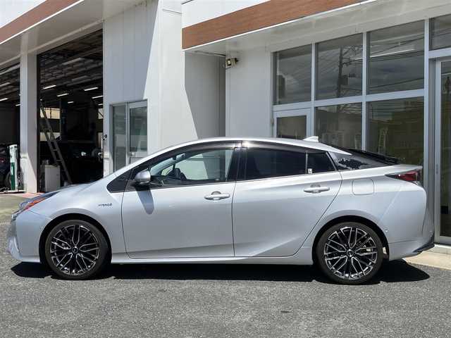 トヨタ プリウス A ツーリングセレクション 山口県 2016(平28)年 7.6万km シルバーM 純正メモリーナビ＆/フルセグTV＆バックカメラ/社外18インチアルミ/純正フロアマット/純正ドアバイザー/純正LEDヘッドライト/純正フォグランプ/ヘッドアップディスプレイ/クルーズコントロール/オートハイビーム/フロントシートヒーター/シンプルインテリジェント/　パーキングアシスト