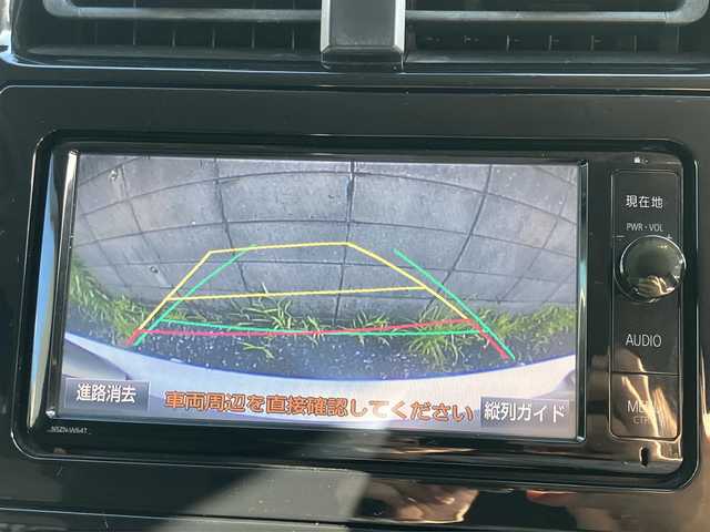 トヨタ プリウス A ツーリングセレクション 山口県 2016(平28)年 7.6万km シルバーM 純正メモリーナビ＆/フルセグTV＆バックカメラ/社外18インチアルミ/純正フロアマット/純正ドアバイザー/純正LEDヘッドライト/純正フォグランプ/ヘッドアップディスプレイ/クルーズコントロール/オートハイビーム/フロントシートヒーター/シンプルインテリジェント/　パーキングアシスト