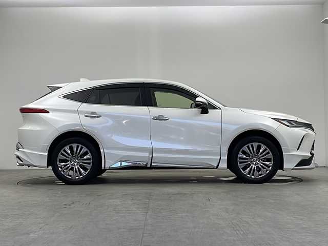トヨタ ハリアー Z 千葉県 2021(令3)年 4.6万km ホワイトパールクリスタルシャイン モデリスタエアロ/トヨタセーフティーセンス/・レーントレーシングアシスト/・レーダークルーズコントロール/・オートマチックハイビーム/・アダプティブハイビームシステム/・パーキングサポートブレーキ/・ロードサインアシスト/・前後方録画機能付きデジタルインナーミラー/ブラインドスポットモニター/リヤクロストラフィックオートブレーキ/ドライブスタートコントロール/インテリジェントクリアランスソナー/純正12.3インチナビ/・JBLサウンド/・フルセグTV/Bluetooth/MiraCast/バックカメラ/電動リアゲート/ビルトインETC/パワーシート/ハーフレザーシート/LEDオートヘッドライト/電動パーキング/オートブレーキホールド/DriveMode/純正19インチアルミホイール/純正フロアマット/ステアリングスイッチ/オートエアコン/スマートキー/プッシュスタート/ドアバイザー/取扱説明書/保証書/禁煙車