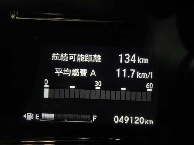 ホンダ ヴェゼル ハイブリッド Z ホンダセンシング 山口県 2018(平30)年 5万km プラチナホワイトパール 8インチ純正メモリナビ【VXM-187VFEi】/・フルセグテレビ/・Bluetooth/・SD/・CD/DVD/・AM/FM/・HDMI/・USB/iPod/バックカメラ/ETC/クルーズコントロール（追従あり）/スマートキー/プッシュスタート/フルフラットシート/シガーソケット/ホンダセンシング/・衝突軽減ブレーキ〈CMBS〉/・誤発進抑制機能/・歩行者事故低減ステアリング/・路外逸脱抑制機能/・ACC〈アダプティブ・クルーズ・コントロール〉/・LKAS〈車線維持支援システム〉/・先行車発進お知らせ機能/・標識認識機能/電動パーキングブレーキ/LEDヘッドライト/LEDフォグランプ