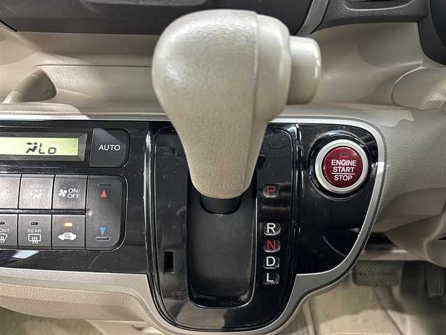 ホンダ Ｎ ＢＯＸ G Lパッケージ 鹿児島県 2013(平25)年 5.2万km プレミアムディープロッソパール 禁煙/純正ディスプレイオーディオ/（ワンセグTV/CD/Bluetooth）/片側パワースライドドア/純正フロアマット/ドアバイザー/アイドリングストップ/ドアバイザー/チップアップシート/ヘッドライトレベライザー