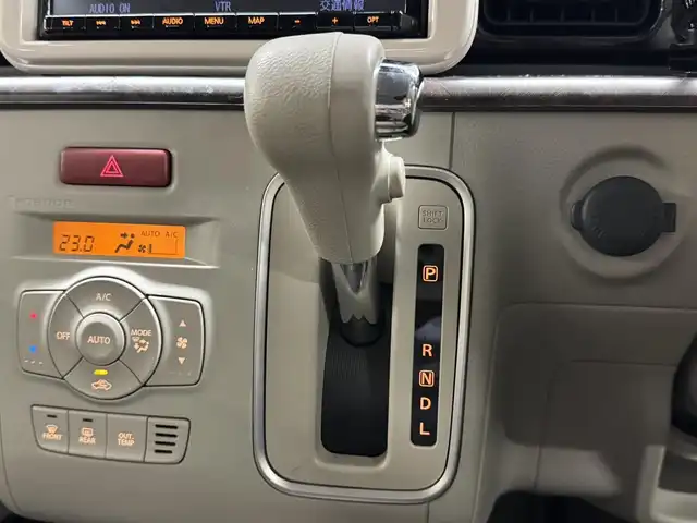 スズキ ラパン モード 三重県 2019(令1)年 4.1万km ノクターンブルーパール ガソリン/FF/インパネCVT/純正 8インチナビ CN-RZ853/（FM/AM/SD/iPod/TV/USB/Bluetooth/MEMORY MUSIC/CD/DVD/VTR）/【OP】全方位モニター/安全装備/・デュアルセンサーブレーキサポート/・車線逸脱警報機能/・ふらつき警報機能/・誤発進抑制機能/・後方誤発進抑制機能/・リヤパーキングセンサー/・後退時ブレーキサポート/・標識認識機能（車両進入禁止、はみ出し通行禁止、最高速度、一時停止）/・ハイビームアシスト/装備/・シートヒーター（D/N）/・オートエアコン/・オートライトシステム/・キセノンヘッドライト（ロービーム）/・プッシュスタート/・ステアリングスイッチ/・電動格納ドアミラー/・純正ホイールキャップ＆14インチスチールホイール/・保/取/ナビ取/・スマートキーx2/など