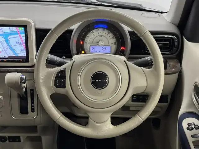 スズキ ラパン モード 三重県 2019(令1)年 4.1万km ノクターンブルーパール ガソリン/FF/インパネCVT/純正 8インチナビ CN-RZ853/（FM/AM/SD/iPod/TV/USB/Bluetooth/MEMORY MUSIC/CD/DVD/VTR）/【OP】全方位モニター/安全装備/・デュアルセンサーブレーキサポート/・車線逸脱警報機能/・ふらつき警報機能/・誤発進抑制機能/・後方誤発進抑制機能/・リヤパーキングセンサー/・後退時ブレーキサポート/・標識認識機能（車両進入禁止、はみ出し通行禁止、最高速度、一時停止）/・ハイビームアシスト/装備/・シートヒーター（D/N）/・オートエアコン/・オートライトシステム/・キセノンヘッドライト（ロービーム）/・プッシュスタート/・ステアリングスイッチ/・電動格納ドアミラー/・純正ホイールキャップ＆14インチスチールホイール/・保/取/ナビ取/・スマートキーx2/など