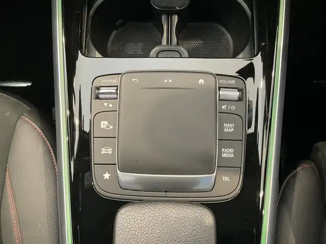 メルセデス・ベンツ Ｍ・ベンツ ＧＬＢ２００ｄ 4マチック AMGライン 熊本県 2022(令4)年 5.8万km ポーラホワイト ：スマートキー/・プッシュスタート/・アクティブステアリングアシスト/・DSR/・道路標識アシスト/・アクティブレーンキーピングアシスト/・アクティブブレーキアシスト/・アテンションアシスト/・ブラインドスポットモニター/・テーンチェンジアシスト/・クルーズコントロール(追従式)/・インテリジェントライトシステム/・ハーフレザーシート/・前席シートヒーター /・純正メモリナビ/　【Bluetooth・USB・AppleCarPlay・AndroidAuto】/・全方位カメラ/・ETC2.0/・ドライブレコーダー(前後録画)/・パワーバックドア/・LEDヘッドランプ/・純正マット/・保証書/取説