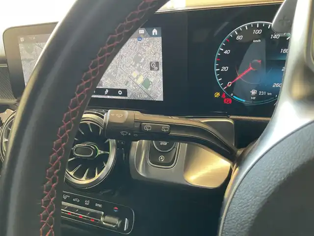 メルセデス・ベンツ Ｍ・ベンツ ＧＬＢ２００ｄ 4マチック AMGライン 熊本県 2022(令4)年 5.8万km ポーラホワイト ：スマートキー/・プッシュスタート/・アクティブステアリングアシスト/・DSR/・道路標識アシスト/・アクティブレーンキーピングアシスト/・アクティブブレーキアシスト/・アテンションアシスト/・ブラインドスポットモニター/・テーンチェンジアシスト/・クルーズコントロール(追従式)/・インテリジェントライトシステム/・ハーフレザーシート/・前席シートヒーター /・純正メモリナビ/　【Bluetooth・USB・AppleCarPlay・AndroidAuto】/・全方位カメラ/・ETC2.0/・ドライブレコーダー(前後録画)/・パワーバックドア/・LEDヘッドランプ/・純正マット/・保証書/取説