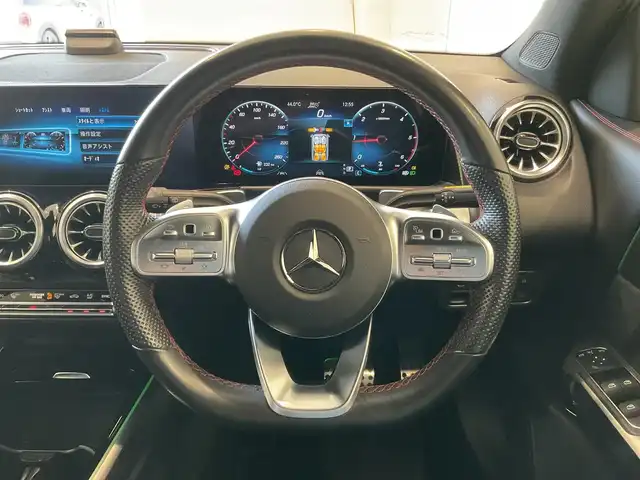 メルセデス・ベンツ Ｍ・ベンツ ＧＬＢ２００ｄ 4マチック AMGライン 熊本県 2022(令4)年 5.8万km ポーラホワイト ：スマートキー/・プッシュスタート/・アクティブステアリングアシスト/・DSR/・道路標識アシスト/・アクティブレーンキーピングアシスト/・アクティブブレーキアシスト/・アテンションアシスト/・ブラインドスポットモニター/・テーンチェンジアシスト/・クルーズコントロール(追従式)/・インテリジェントライトシステム/・ハーフレザーシート/・前席シートヒーター /・純正メモリナビ/　【Bluetooth・USB・AppleCarPlay・AndroidAuto】/・全方位カメラ/・ETC2.0/・ドライブレコーダー(前後録画)/・パワーバックドア/・LEDヘッドランプ/・純正マット/・保証書/取説