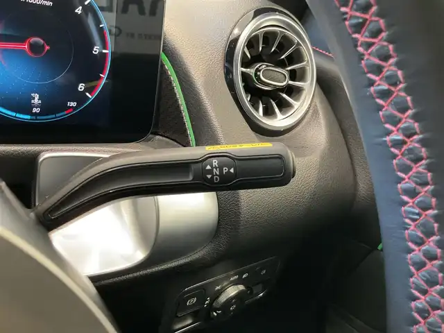 メルセデス・ベンツ Ｍ・ベンツ ＧＬＢ２００ｄ 4マチック AMGライン 熊本県 2022(令4)年 5.8万km ポーラホワイト ：スマートキー/・プッシュスタート/・アクティブステアリングアシスト/・DSR/・道路標識アシスト/・アクティブレーンキーピングアシスト/・アクティブブレーキアシスト/・アテンションアシスト/・ブラインドスポットモニター/・テーンチェンジアシスト/・クルーズコントロール(追従式)/・インテリジェントライトシステム/・ハーフレザーシート/・前席シートヒーター /・純正メモリナビ/　【Bluetooth・USB・AppleCarPlay・AndroidAuto】/・全方位カメラ/・ETC2.0/・ドライブレコーダー(前後録画)/・パワーバックドア/・LEDヘッドランプ/・純正マット/・保証書/取説