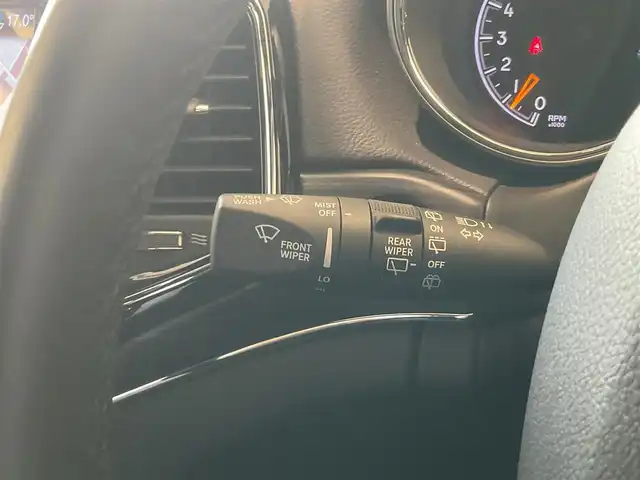 クライスラー・ジープ ジープ グランドチェロキー LTD 熊本県 2019(令1)年 3万km ブライトホワイトクリアコート ・スマートキー/・プッシュスタート/・全面衝突警告ブレーキ/・前後パークセンス/・リアパークセンスブレーキアシスト/・レーンセンス/・ヒルスタートアシスト/・オートディムハイビーム/・クルーズコントロール(追従式)/・ハーフレザーシート/・前席パワーシート/・全席シートヒーター/・前席エアシート /・ハンドルヒーター /・純正メモリナビ/　【Bluetooth・USB・AppleCarPlay・AndroidAuto】/・フルセグTV/・バックカメラ/・フロント＆左サイドカメラ/・ETC/・パワーバックドア/・LEDヘッドランプ/・LEDフォグランプ/・保証書/取説
