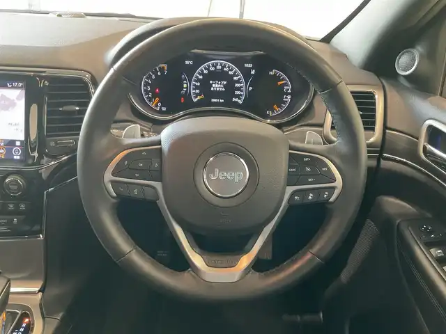 クライスラー・ジープ ジープ グランドチェロキー LTD 熊本県 2019(令1)年 3万km ブライトホワイトクリアコート ・スマートキー/・プッシュスタート/・全面衝突警告ブレーキ/・前後パークセンス/・リアパークセンスブレーキアシスト/・レーンセンス/・ヒルスタートアシスト/・オートディムハイビーム/・クルーズコントロール(追従式)/・ハーフレザーシート/・前席パワーシート/・全席シートヒーター/・前席エアシート /・ハンドルヒーター /・純正メモリナビ/　【Bluetooth・USB・AppleCarPlay・AndroidAuto】/・フルセグTV/・バックカメラ/・フロント＆左サイドカメラ/・ETC/・パワーバックドア/・LEDヘッドランプ/・LEDフォグランプ/・保証書/取説