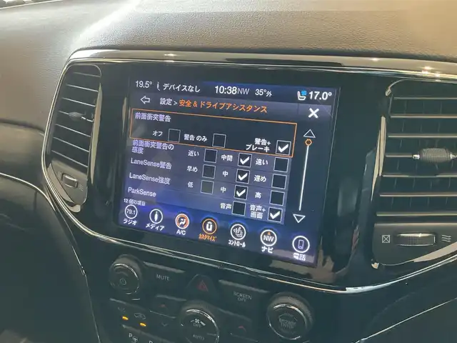 クライスラー・ジープ ジープ グランドチェロキー LTD 熊本県 2019(令1)年 3万km ブライトホワイトクリアコート ・スマートキー/・プッシュスタート/・全面衝突警告ブレーキ/・前後パークセンス/・リアパークセンスブレーキアシスト/・レーンセンス/・ヒルスタートアシスト/・オートディムハイビーム/・クルーズコントロール(追従式)/・ハーフレザーシート/・前席パワーシート/・全席シートヒーター/・前席エアシート /・ハンドルヒーター /・純正メモリナビ/　【Bluetooth・USB・AppleCarPlay・AndroidAuto】/・フルセグTV/・バックカメラ/・フロント＆左サイドカメラ/・ETC/・パワーバックドア/・LEDヘッドランプ/・LEDフォグランプ/・保証書/取説