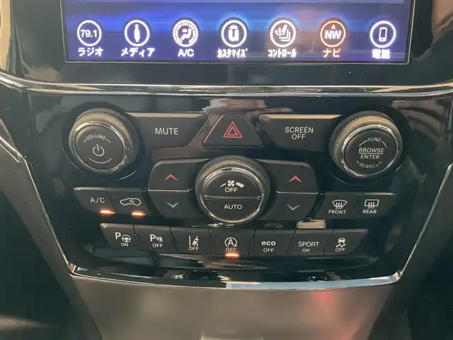 クライスラー・ジープ ジープ グランドチェロキー LTD 熊本県 2019(令1)年 3万km ブライトホワイトクリアコート ・スマートキー/・プッシュスタート/・全面衝突警告ブレーキ/・前後パークセンス/・リアパークセンスブレーキアシスト/・レーンセンス/・ヒルスタートアシスト/・オートディムハイビーム/・クルーズコントロール(追従式)/・ハーフレザーシート/・前席パワーシート/・全席シートヒーター/・前席エアシート /・ハンドルヒーター /・純正メモリナビ/　【Bluetooth・USB・AppleCarPlay・AndroidAuto】/・フルセグTV/・バックカメラ/・フロント＆左サイドカメラ/・ETC/・パワーバックドア/・LEDヘッドランプ/・LEDフォグランプ/・保証書/取説