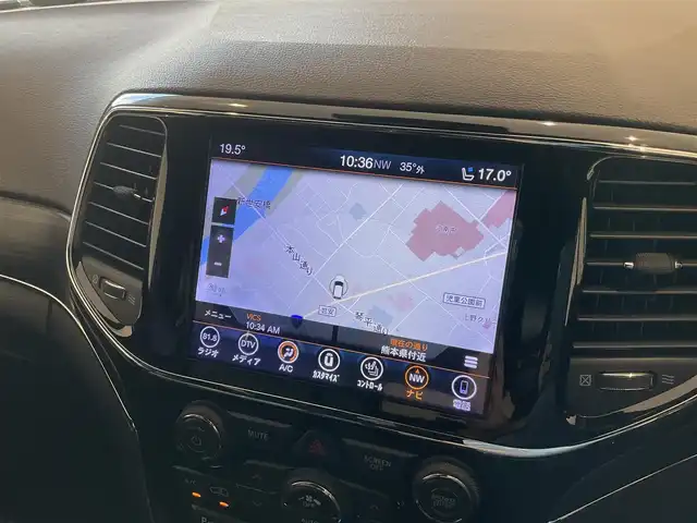 クライスラー・ジープ ジープ グランドチェロキー LTD 熊本県 2019(令1)年 3万km ブライトホワイトクリアコート ・スマートキー/・プッシュスタート/・全面衝突警告ブレーキ/・前後パークセンス/・リアパークセンスブレーキアシスト/・レーンセンス/・ヒルスタートアシスト/・オートディムハイビーム/・クルーズコントロール(追従式)/・ハーフレザーシート/・前席パワーシート/・全席シートヒーター/・前席エアシート /・ハンドルヒーター /・純正メモリナビ/　【Bluetooth・USB・AppleCarPlay・AndroidAuto】/・フルセグTV/・バックカメラ/・フロント＆左サイドカメラ/・ETC/・パワーバックドア/・LEDヘッドランプ/・LEDフォグランプ/・保証書/取説