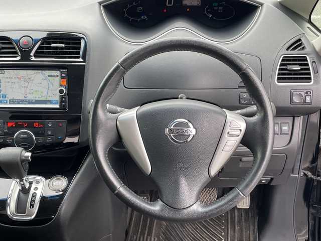 日産 セレナ ハイウェイスター Sハイブリッド 千葉県 2015(平27)年 6.2万km ダイヤモンドブラック ナビMC314D-W バックカメラ フリップダウンモニター エマブレ ETC BT USB DVD 両側パワースライドドア レーンアシスト クルコン アイドリングストップ 横滑り防止 マット バイザー