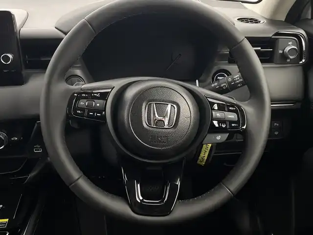ホンダ ヴェゼル ハイブリッド e:HEV Z 新潟県 2025(令7)年 0.1千km プラチナホワイトパール 4WD/ホンダセンシング/Honda CONNECTディスプレー/　　フルセグ/BT/AppleCarPlay/AndroidAuto/バックカメラ/パワーバックドア/レーダークルーズコントロール/LEDオートライト/ハーフレザーシート/シートヒーター/純正18インチアルミホイール/ステアリングスイッチ/ステアリングヒーター/置くだけ充電/BSM/TypeCポート/パドルシフト/スマートキー/ビルトインETC2.o