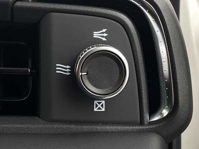 ホンダ ヴェゼル ハイブリッド e:HEV Z 新潟県 2025(令7)年 0.1千km プラチナホワイトパール 4WD/ホンダセンシング/Honda CONNECTディスプレー/　　フルセグ/BT/AppleCarPlay/AndroidAuto/バックカメラ/パワーバックドア/レーダークルーズコントロール/LEDオートライト/ハーフレザーシート/シートヒーター/純正18インチアルミホイール/ステアリングスイッチ/ステアリングヒーター/置くだけ充電/BSM/TypeCポート/パドルシフト/スマートキー/ビルトインETC2.o