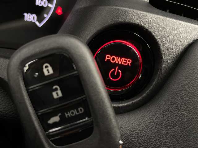 ホンダ ヴェゼル ハイブリッド e:HEV Z 新潟県 2025(令7)年 0.1千km プラチナホワイトパール 4WD/ホンダセンシング/Honda CONNECTディスプレー/　　フルセグ/BT/AppleCarPlay/AndroidAuto/バックカメラ/パワーバックドア/レーダークルーズコントロール/LEDオートライト/ハーフレザーシート/シートヒーター/純正18インチアルミホイール/ステアリングスイッチ/ステアリングヒーター/置くだけ充電/BSM/TypeCポート/パドルシフト/スマートキー/ビルトインETC2.o