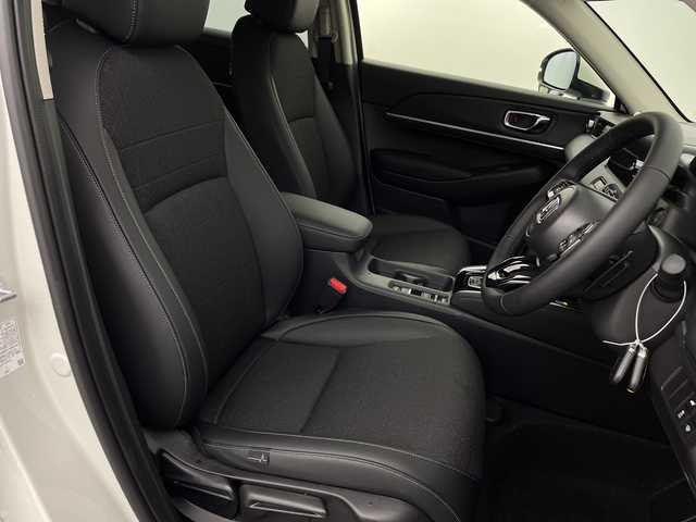 ホンダ ヴェゼル ハイブリッド e:HEV Z 新潟県 2025(令7)年 0.1千km プラチナホワイトパール 4WD/ホンダセンシング/Honda CONNECTディスプレー/　　フルセグ/BT/AppleCarPlay/AndroidAuto/バックカメラ/パワーバックドア/レーダークルーズコントロール/LEDオートライト/ハーフレザーシート/シートヒーター/純正18インチアルミホイール/ステアリングスイッチ/ステアリングヒーター/置くだけ充電/BSM/TypeCポート/パドルシフト/スマートキー/ビルトインETC2.o