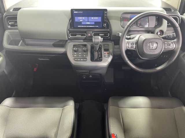 ホンダ フリード ハイブリット e:HEV クロスター 神奈川県 2025(令7)年 0.1千km クリスタルブラックパール 登録済未使用車/純正9インチナビ【LXM-242ZFNi】/AM/FM フルセグ Bluetooth AppleCarPlay　AndroidAuto/バックカメラ/両側パワースライドドア/ホンダセンシング/渋滞追従機能付アダプティブクルーズコントロール/ブラインドスポットインフォメーション/シートヒーター/ステアリングスイッチ/スマートキー/スペアキー/純正LEDヘッドライト/オートライト/オートハイビーム/純正15インチアルミホイール/ルーフレール/衝突軽減ブレーキ/後方誤発進抑制機能/誤発進抑制機能/近距離衝突軽減ブレーキ/路外逸脱抑制機能/トラフィックジャムアシスト/標識認識機能/歩行者事故低減ステアリング/路外逸脱抑制機能/車線維持支援システム/パーキングセンサーシステム/取扱説明書/保証書