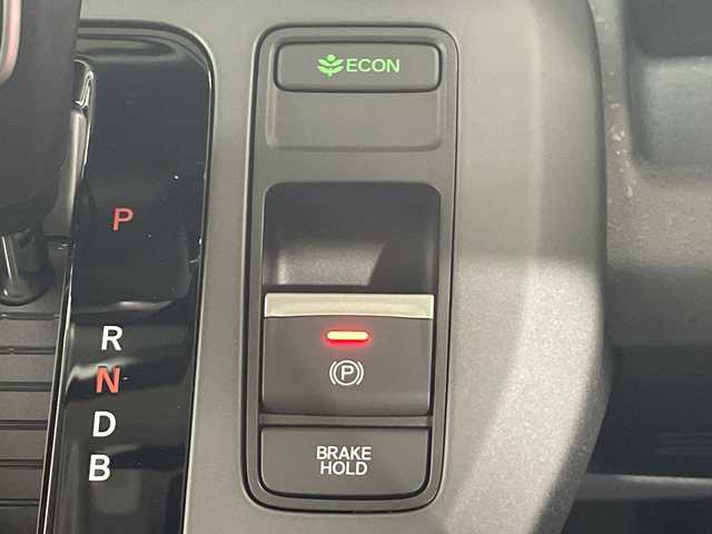 ホンダ フリード ハイブリット e:HEV クロスター 神奈川県 2025(令7)年 0.1千km クリスタルブラックパール 登録済未使用車/純正9インチナビ【LXM-242ZFNi】/AM/FM フルセグ Bluetooth AppleCarPlay　AndroidAuto/バックカメラ/両側パワースライドドア/ホンダセンシング/渋滞追従機能付アダプティブクルーズコントロール/ブラインドスポットインフォメーション/シートヒーター/ステアリングスイッチ/スマートキー/スペアキー/純正LEDヘッドライト/オートライト/オートハイビーム/純正15インチアルミホイール/ルーフレール/衝突軽減ブレーキ/後方誤発進抑制機能/誤発進抑制機能/近距離衝突軽減ブレーキ/路外逸脱抑制機能/トラフィックジャムアシスト/標識認識機能/歩行者事故低減ステアリング/路外逸脱抑制機能/車線維持支援システム/パーキングセンサーシステム/取扱説明書/保証書