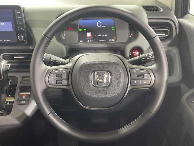 ホンダ フリード ハイブリット e:HEV クロスター 神奈川県 2025(令7)年 0.1千km クリスタルブラックパール 登録済未使用車/純正9インチナビ【LXM-242ZFNi】/AM/FM フルセグ Bluetooth AppleCarPlay　AndroidAuto/バックカメラ/両側パワースライドドア/ホンダセンシング/渋滞追従機能付アダプティブクルーズコントロール/ブラインドスポットインフォメーション/シートヒーター/ステアリングスイッチ/スマートキー/スペアキー/純正LEDヘッドライト/オートライト/オートハイビーム/純正15インチアルミホイール/ルーフレール/衝突軽減ブレーキ/後方誤発進抑制機能/誤発進抑制機能/近距離衝突軽減ブレーキ/路外逸脱抑制機能/トラフィックジャムアシスト/標識認識機能/歩行者事故低減ステアリング/路外逸脱抑制機能/車線維持支援システム/パーキングセンサーシステム/取扱説明書/保証書