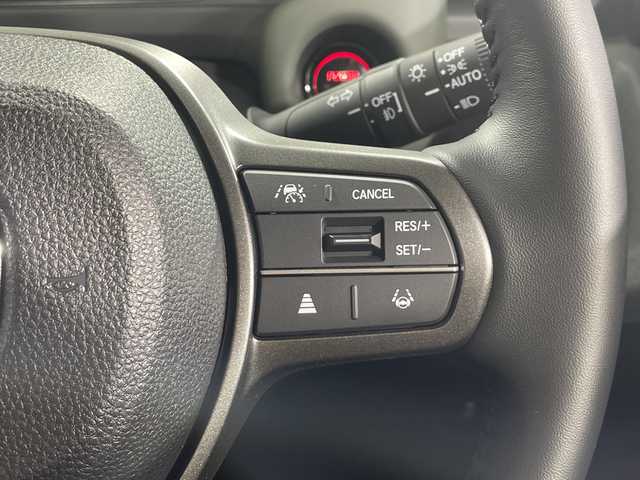 ホンダ フリード ハイブリット e:HEV クロスター 神奈川県 2025(令7)年 0.1千km クリスタルブラックパール 登録済未使用車/純正9インチナビ【LXM-242ZFNi】/AM/FM フルセグ Bluetooth AppleCarPlay　AndroidAuto/バックカメラ/両側パワースライドドア/ホンダセンシング/渋滞追従機能付アダプティブクルーズコントロール/ブラインドスポットインフォメーション/シートヒーター/ステアリングスイッチ/スマートキー/スペアキー/純正LEDヘッドライト/オートライト/オートハイビーム/純正15インチアルミホイール/ルーフレール/衝突軽減ブレーキ/後方誤発進抑制機能/誤発進抑制機能/近距離衝突軽減ブレーキ/路外逸脱抑制機能/トラフィックジャムアシスト/標識認識機能/歩行者事故低減ステアリング/路外逸脱抑制機能/車線維持支援システム/パーキングセンサーシステム/取扱説明書/保証書