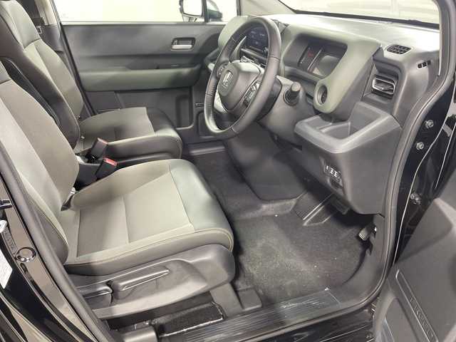 ホンダ フリード ハイブリット e:HEV クロスター 神奈川県 2025(令7)年 0.1千km クリスタルブラックパール 登録済未使用車/純正9インチナビ【LXM-242ZFNi】/AM/FM フルセグ Bluetooth AppleCarPlay　AndroidAuto/バックカメラ/両側パワースライドドア/ホンダセンシング/渋滞追従機能付アダプティブクルーズコントロール/ブラインドスポットインフォメーション/シートヒーター/ステアリングスイッチ/スマートキー/スペアキー/純正LEDヘッドライト/オートライト/オートハイビーム/純正15インチアルミホイール/ルーフレール/衝突軽減ブレーキ/後方誤発進抑制機能/誤発進抑制機能/近距離衝突軽減ブレーキ/路外逸脱抑制機能/トラフィックジャムアシスト/標識認識機能/歩行者事故低減ステアリング/路外逸脱抑制機能/車線維持支援システム/パーキングセンサーシステム/取扱説明書/保証書