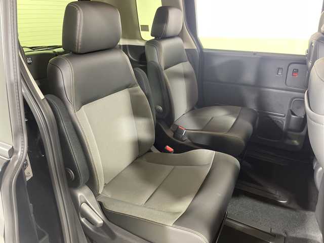 ホンダ フリード ハイブリット e:HEV クロスター 神奈川県 2025(令7)年 0.1千km クリスタルブラックパール 登録済未使用車/純正9インチナビ【LXM-242ZFNi】/AM/FM フルセグ Bluetooth AppleCarPlay　AndroidAuto/バックカメラ/両側パワースライドドア/ホンダセンシング/渋滞追従機能付アダプティブクルーズコントロール/ブラインドスポットインフォメーション/シートヒーター/ステアリングスイッチ/スマートキー/スペアキー/純正LEDヘッドライト/オートライト/オートハイビーム/純正15インチアルミホイール/ルーフレール/衝突軽減ブレーキ/後方誤発進抑制機能/誤発進抑制機能/近距離衝突軽減ブレーキ/路外逸脱抑制機能/トラフィックジャムアシスト/標識認識機能/歩行者事故低減ステアリング/路外逸脱抑制機能/車線維持支援システム/パーキングセンサーシステム/取扱説明書/保証書