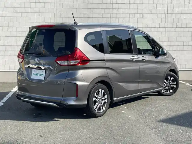 ホンダ フリード＋ クロスター 愛知県 2023(令5)年 1.7万km スーパープラチナグレーメタリック 純正SDメモリーナビ/バックカメラ/フルセグTV/CD/DVD再生/ETC(新セキュリティ対応)/ミュージックサーバー(SD録音)/Bluetooth/USB接続/レーダークルーズコントロール/合成皮革シート/シートヒーター(D/N)/両側パワースライドドア/純正フロアマット/フルフラットシート/ウォークスルー(1列目)/純正15 インチアルミホイール/LEDヘッドライト/コーナーセンサー/横滑り防止装置/衝突軽減ブレーキ/レーンキープアシスト/スマートキー/プッシュスタート