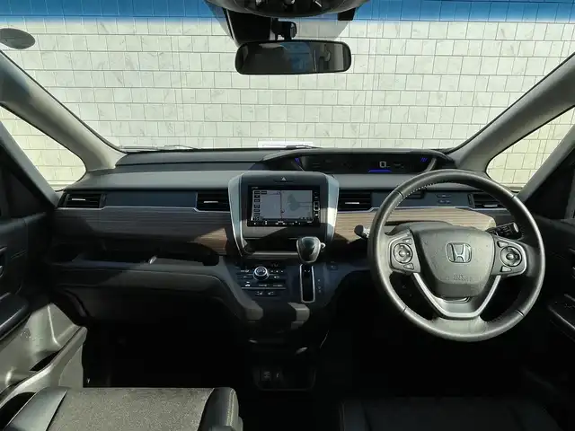 ホンダ フリード＋ クロスター 愛知県 2023(令5)年 1.7万km スーパープラチナグレーメタリック 純正SDメモリーナビ/バックカメラ/フルセグTV/CD/DVD再生/ETC(新セキュリティ対応)/ミュージックサーバー(SD録音)/Bluetooth/USB接続/レーダークルーズコントロール/合成皮革シート/シートヒーター(D/N)/両側パワースライドドア/純正フロアマット/フルフラットシート/ウォークスルー(1列目)/純正15 インチアルミホイール/LEDヘッドライト/コーナーセンサー/横滑り防止装置/衝突軽減ブレーキ/レーンキープアシスト/スマートキー/プッシュスタート