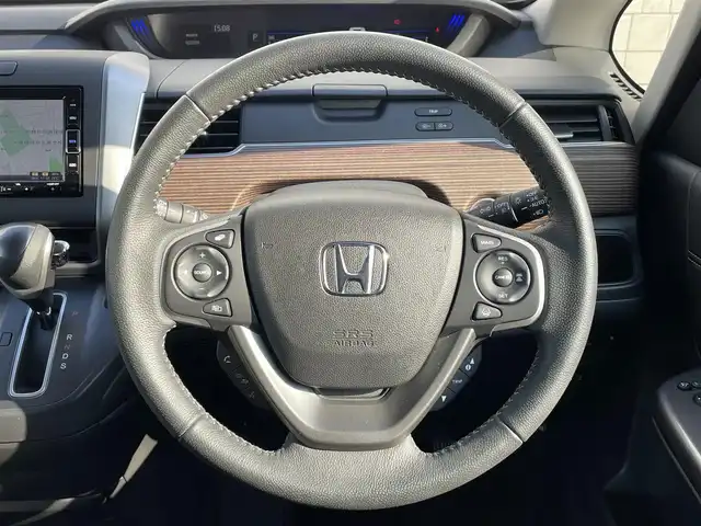 ホンダ フリード＋ クロスター 愛知県 2023(令5)年 1.7万km スーパープラチナグレーメタリック 純正SDメモリーナビ/バックカメラ/フルセグTV/CD/DVD再生/ETC(新セキュリティ対応)/ミュージックサーバー(SD録音)/Bluetooth/USB接続/レーダークルーズコントロール/合成皮革シート/シートヒーター(D/N)/両側パワースライドドア/純正フロアマット/フルフラットシート/ウォークスルー(1列目)/純正15 インチアルミホイール/LEDヘッドライト/コーナーセンサー/横滑り防止装置/衝突軽減ブレーキ/レーンキープアシスト/スマートキー/プッシュスタート