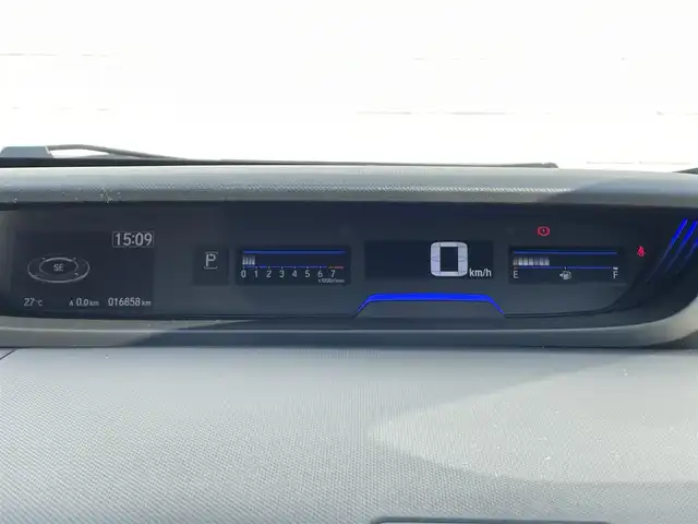 ホンダ フリード＋ クロスター 愛知県 2023(令5)年 1.7万km スーパープラチナグレーメタリック 純正SDメモリーナビ/バックカメラ/フルセグTV/CD/DVD再生/ETC(新セキュリティ対応)/ミュージックサーバー(SD録音)/Bluetooth/USB接続/レーダークルーズコントロール/合成皮革シート/シートヒーター(D/N)/両側パワースライドドア/純正フロアマット/フルフラットシート/ウォークスルー(1列目)/純正15 インチアルミホイール/LEDヘッドライト/コーナーセンサー/横滑り防止装置/衝突軽減ブレーキ/レーンキープアシスト/スマートキー/プッシュスタート