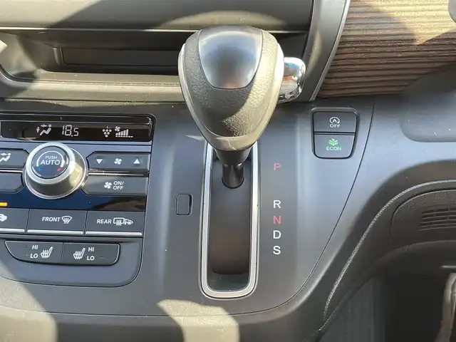 ホンダ フリード＋ クロスター 愛知県 2023(令5)年 1.7万km スーパープラチナグレーメタリック 純正SDメモリーナビ/バックカメラ/フルセグTV/CD/DVD再生/ETC(新セキュリティ対応)/ミュージックサーバー(SD録音)/Bluetooth/USB接続/レーダークルーズコントロール/合成皮革シート/シートヒーター(D/N)/両側パワースライドドア/純正フロアマット/フルフラットシート/ウォークスルー(1列目)/純正15 インチアルミホイール/LEDヘッドライト/コーナーセンサー/横滑り防止装置/衝突軽減ブレーキ/レーンキープアシスト/スマートキー/プッシュスタート