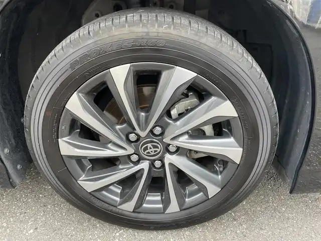 トヨタ ヴォクシー S－Z 埼玉県 2023(令5)年 1.4万km アティチュードブラックマイカ ワンオーナー/ハーフレザーシート/トヨタセーフティセンス/純正10.5インチディスプレイオーディオ/　T-Connectナビ/DTV/BT/USB/Miracast/オプションCD/DVDデッキ/バックカメラ/ドライビングサポートパッケージ/　・デジタルインナーミラー/　・カラーヘットアップディスプレイ/快適便利パッケージHigh/　・ハンズフリーデュアルパワー両側スライドドア/　・パワーバックドア（スイッチ車両サイド）/　・ナノイーX/　・ステアリングヒーター/　・キャプテンシート(シートヒーター＆オットマン)/前席シートヒーター/クリアランスソナー/ビルトインETC2.0/社外360度ドライブレコーダー/プッシュスタート/スマートキー/スペアキー