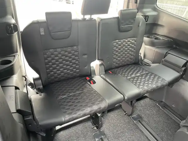 トヨタ ヴォクシー S－Z 埼玉県 2023(令5)年 1.4万km アティチュードブラックマイカ ワンオーナー/ハーフレザーシート/トヨタセーフティセンス/純正10.5インチディスプレイオーディオ/　T-Connectナビ/DTV/BT/USB/Miracast/オプションCD/DVDデッキ/バックカメラ/ドライビングサポートパッケージ/　・デジタルインナーミラー/　・カラーヘットアップディスプレイ/快適便利パッケージHigh/　・ハンズフリーデュアルパワー両側スライドドア/　・パワーバックドア（スイッチ車両サイド）/　・ナノイーX/　・ステアリングヒーター/　・キャプテンシート(シートヒーター＆オットマン)/前席シートヒーター/クリアランスソナー/ビルトインETC2.0/社外360度ドライブレコーダー/プッシュスタート/スマートキー/スペアキー