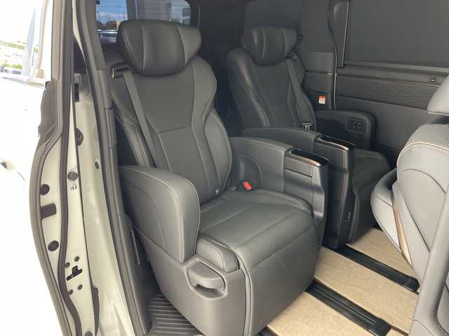 トヨタ アルファード Z 愛知県 2024(令6)年 1.8万km プラチナホワイトパールマイカ 純正14型ディズプレイオーディオナビ/フリップダウンモニター/三眼LEDヘッドライト/全方位カメラr/両側パワースライドドア/ガラスルーフ/レーダークルーズコントロール/シートヒーター/エアシート/バックカメラ/電動リアゲート/パワーシート/コーナーセンサー/純正アルミホイール/ETC2.0/ブラインドスポットモニター/ステアリングヒーター/インテリジェントミラー/リアオートエアコン/オートマチックハイビーム/ドライブレコーダー/衝突軽減システム/フルセグ/Bluetooth/ステアリングスイッチ/スマートキー/プッシュスタート