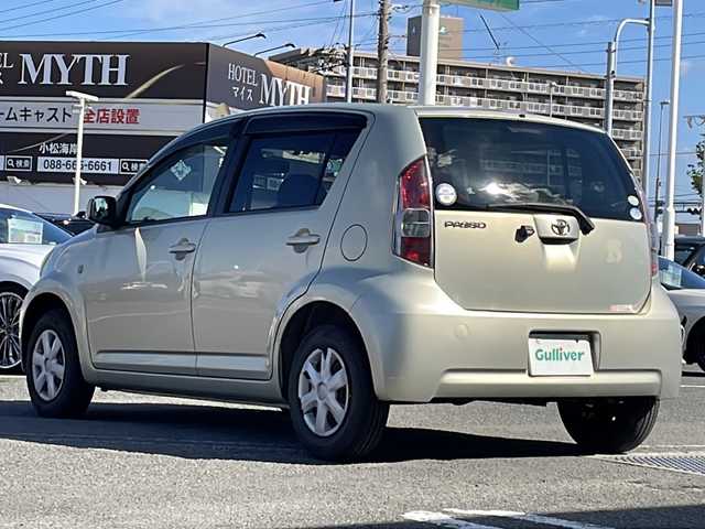 トヨタ パッソ X Fパッケージ 徳島県 2005(平17)年 13.3万km シャンパンメタリックオパール 純正7インチナビ【NDCN-W54】/CD/バックカメラ/ETC/ハロゲンヘッドライト/マニュアルエアコン/電格ミラー/ドアバイザー/パワーウィンドウ/Wエアバッグ/純正フロアマット/リモコンキー