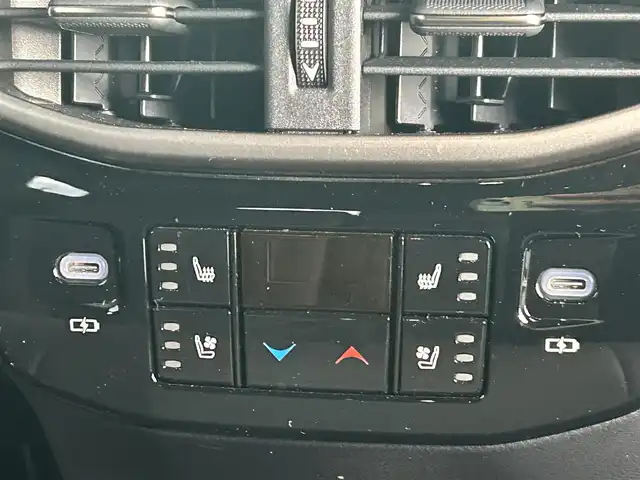 レクサス ＲＸ 350h バージョンL 大阪府 2023(令5)年 2.2万km グラファイトブラックガラスフレーク レクサスセーフティシステム/・レーダークルーズコントロール/・プリクラッシュセーフティー/・パーキングサポートブレーキー/・レーントレーシングアシスト/・ロードサインアシスト/・フロントクロストラフィックアラート/・アダプティブハイビームシステム/純正14インチナビ/・Bluetooth/CD/DVD/フルセグTV/USB/　ラジオ/主要装備/・パノラミックビューモニター/・サンルーフ/・BSM/・HUD/・ハーフレザーシート/・パワーシート/メモリー機能付き/・シートヒーター/エアシート/・ステアリングヒーター/・ステアリングリモコン/・オートホールド/・電動リアゲート/・コーナーセンサー/・スマートルームミラー/・社外防水マット/・ETC2.0