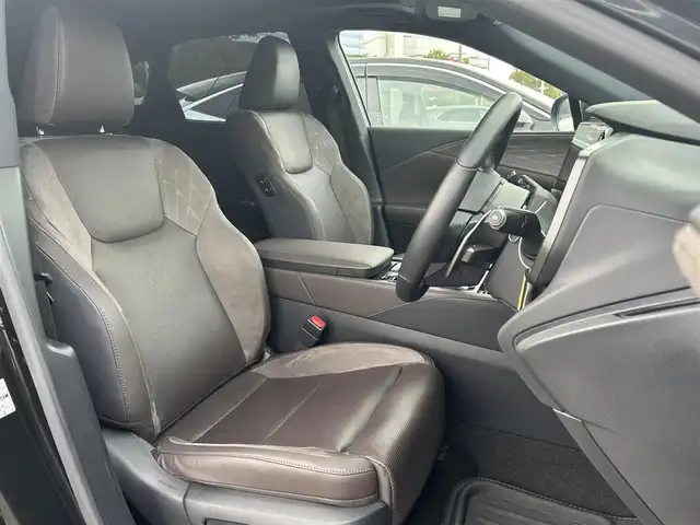 レクサス ＲＸ 350h バージョンL 大阪府 2023(令5)年 2.2万km グラファイトブラックガラスフレーク レクサスセーフティシステム/・レーダークルーズコントロール/・プリクラッシュセーフティー/・パーキングサポートブレーキー/・レーントレーシングアシスト/・ロードサインアシスト/・フロントクロストラフィックアラート/・アダプティブハイビームシステム/純正14インチナビ/・Bluetooth/CD/DVD/フルセグTV/USB/　ラジオ/主要装備/・パノラミックビューモニター/・サンルーフ/・BSM/・HUD/・ハーフレザーシート/・パワーシート/メモリー機能付き/・シートヒーター/エアシート/・ステアリングヒーター/・ステアリングリモコン/・オートホールド/・電動リアゲート/・コーナーセンサー/・スマートルームミラー/・社外防水マット/・ETC2.0