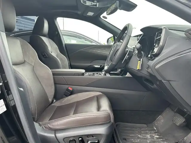 レクサス ＲＸ 350h バージョンL 大阪府 2023(令5)年 2.2万km グラファイトブラックガラスフレーク レクサスセーフティシステム/・レーダークルーズコントロール/・プリクラッシュセーフティー/・パーキングサポートブレーキー/・レーントレーシングアシスト/・ロードサインアシスト/・フロントクロストラフィックアラート/・アダプティブハイビームシステム/純正14インチナビ/・Bluetooth/CD/DVD/フルセグTV/USB/　ラジオ/主要装備/・パノラミックビューモニター/・サンルーフ/・BSM/・HUD/・ハーフレザーシート/・パワーシート/メモリー機能付き/・シートヒーター/エアシート/・ステアリングヒーター/・ステアリングリモコン/・オートホールド/・電動リアゲート/・コーナーセンサー/・スマートルームミラー/・社外防水マット/・ETC2.0