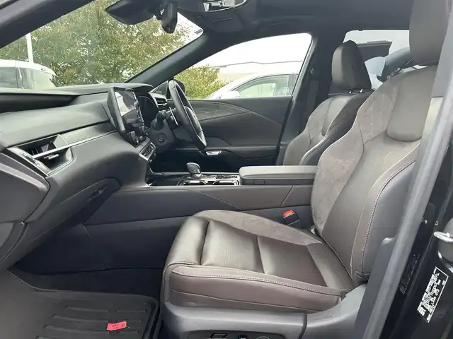 レクサス ＲＸ 350h バージョンL 大阪府 2023(令5)年 2.2万km グラファイトブラックガラスフレーク レクサスセーフティシステム/・レーダークルーズコントロール/・プリクラッシュセーフティー/・パーキングサポートブレーキー/・レーントレーシングアシスト/・ロードサインアシスト/・フロントクロストラフィックアラート/・アダプティブハイビームシステム/純正14インチナビ/・Bluetooth/CD/DVD/フルセグTV/USB/　ラジオ/主要装備/・パノラミックビューモニター/・サンルーフ/・BSM/・HUD/・ハーフレザーシート/・パワーシート/メモリー機能付き/・シートヒーター/エアシート/・ステアリングヒーター/・ステアリングリモコン/・オートホールド/・電動リアゲート/・コーナーセンサー/・スマートルームミラー/・社外防水マット/・ETC2.0